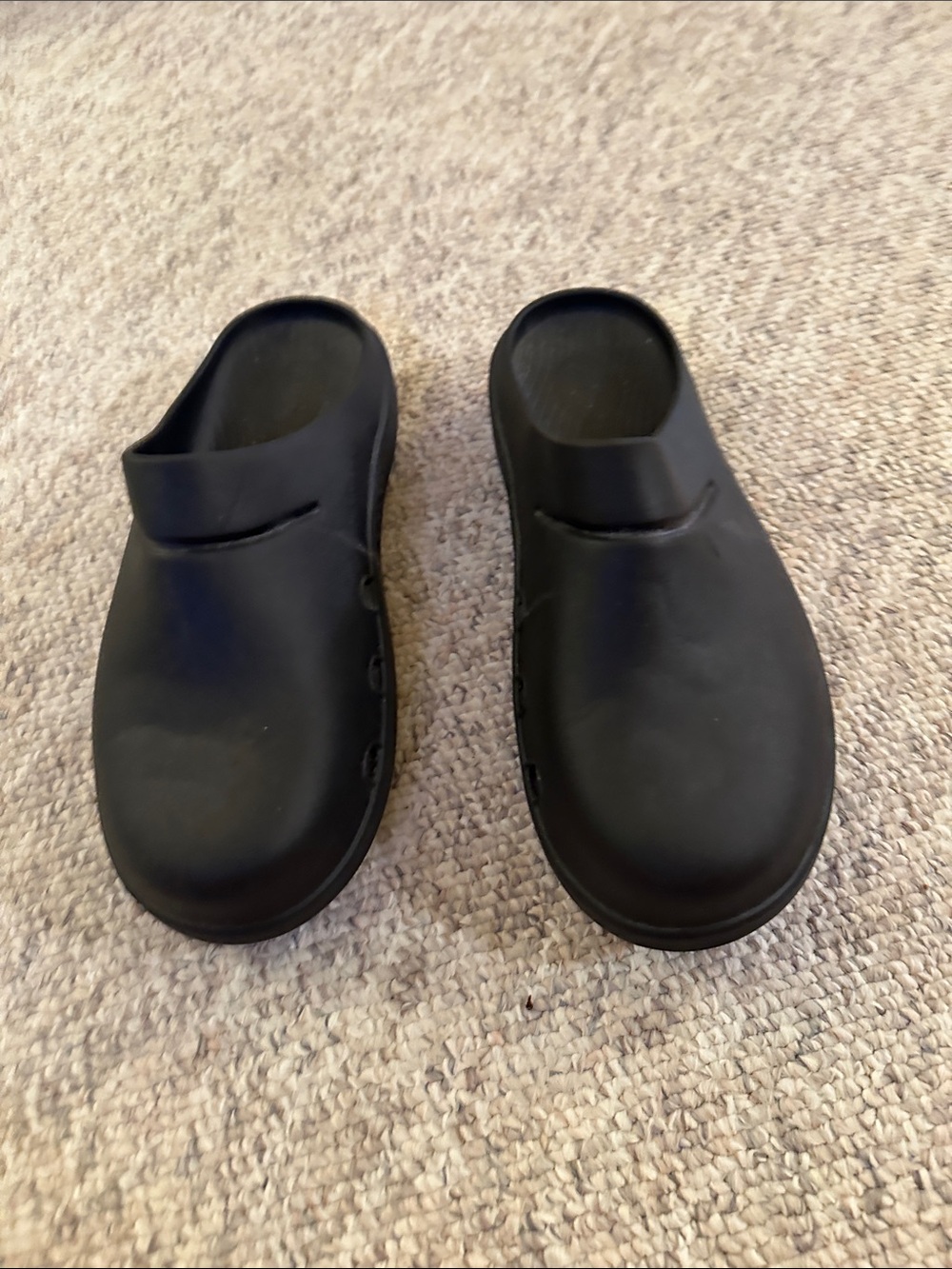 OOFOS Men's Black Slip-On Clogs - Lightweight Comfort